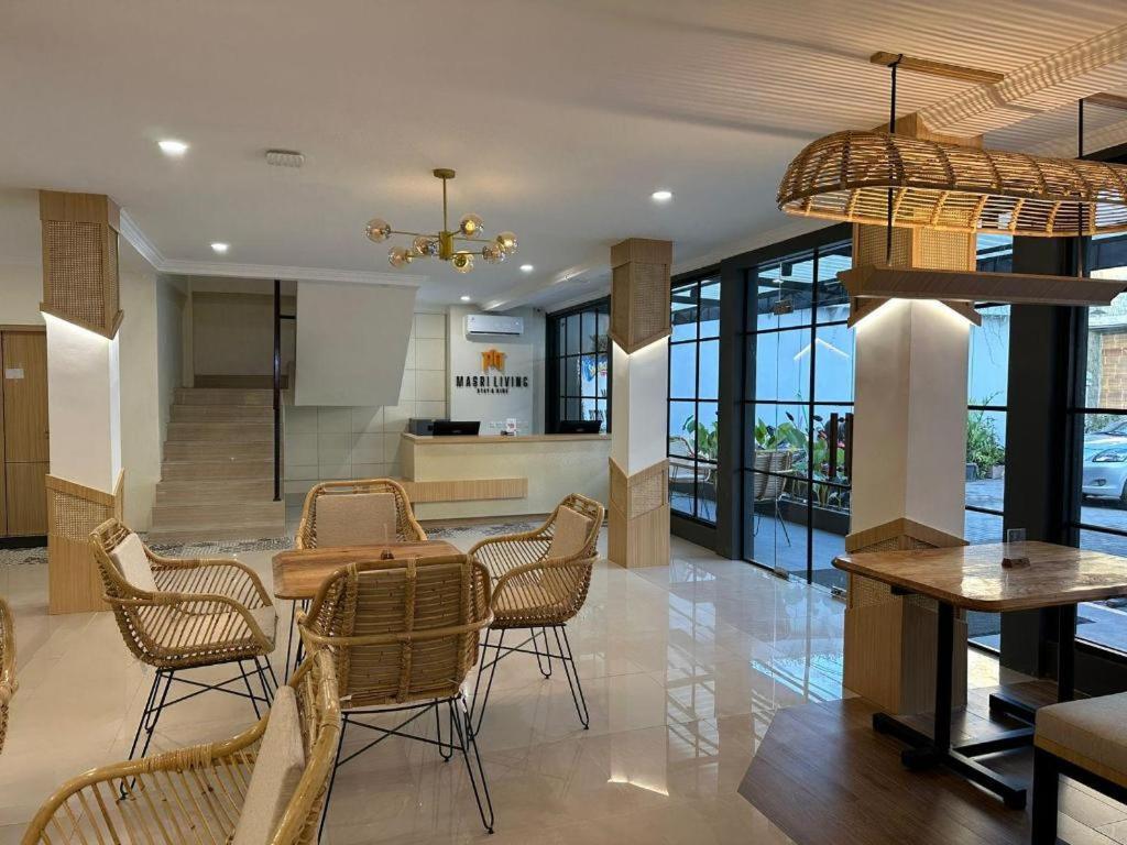 Masri Living By Daphna International Hotell Yogyakarta Exteriör bild